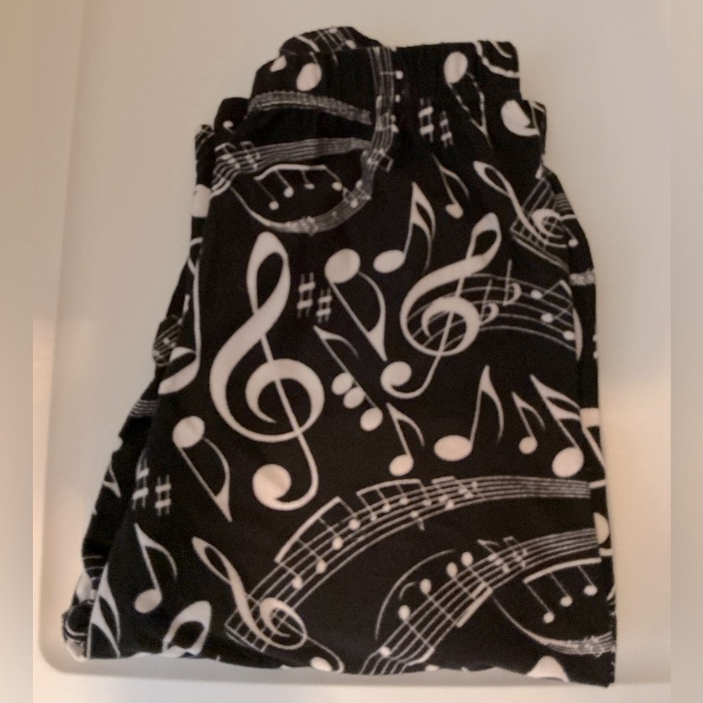 NWOT Soft OS Black & White Music Note Leggings